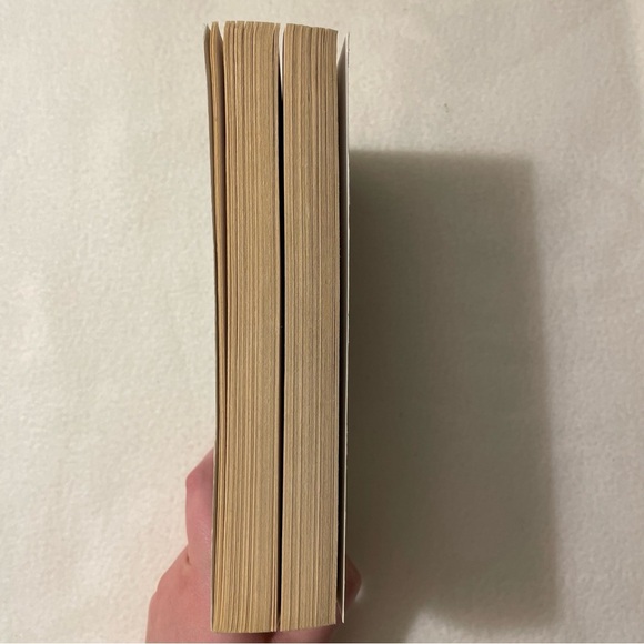 The Girl on the Train by Paula Hawkins - Picture 2 of 4